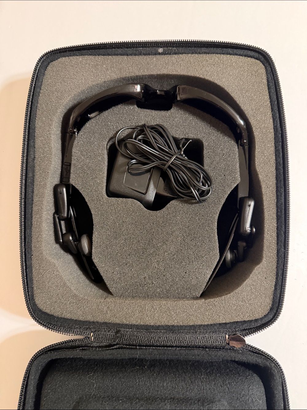 Oakley THUMP Earphones Sunglasses 2GB with Protective Storage Case. Singapore - Picture 16 of 16